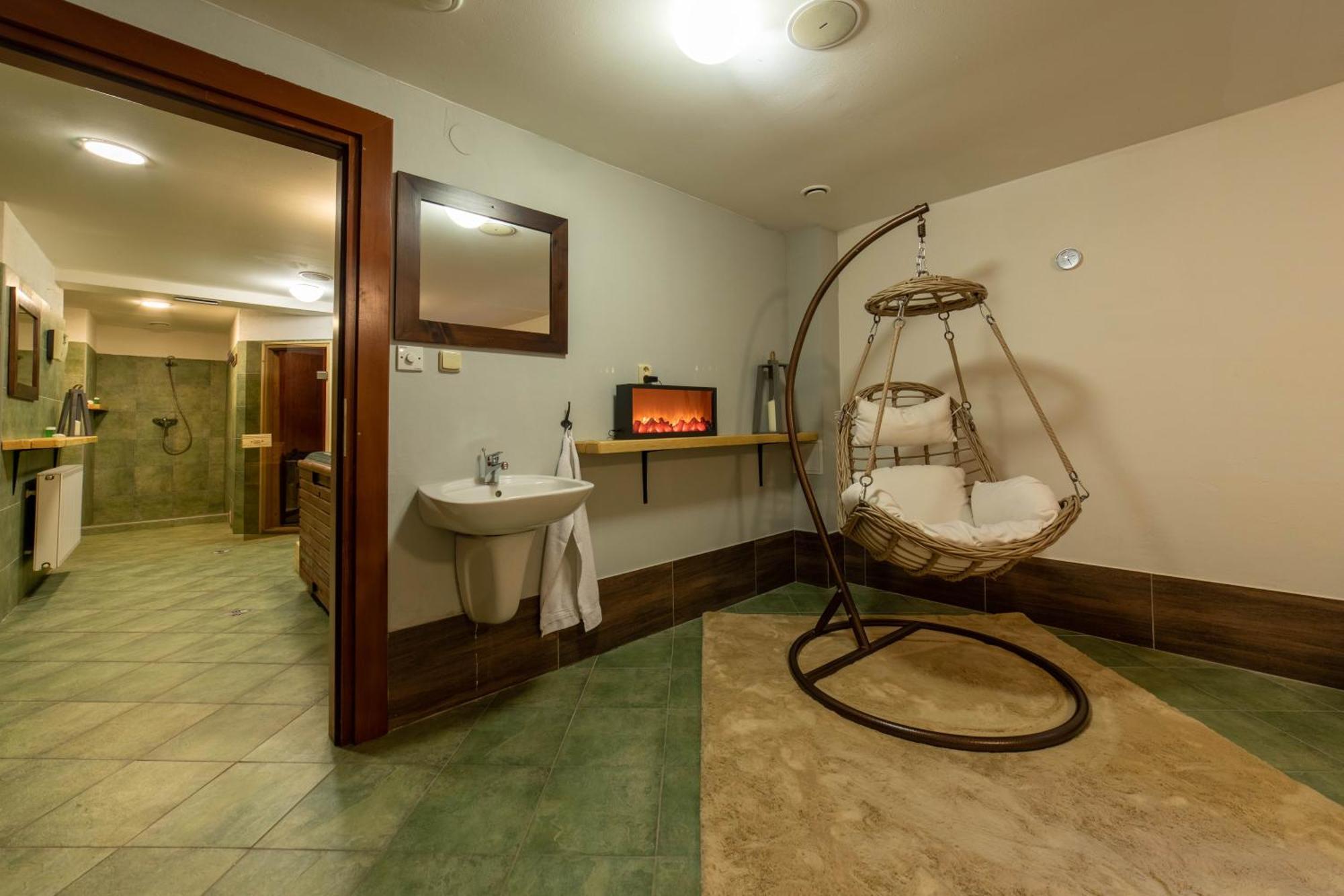 Hotel Liptov Holiday *** Ліптовски-Трновец Екстер'єр фото